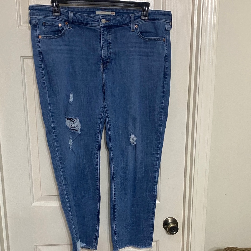 Levi's Women's Ankle Cropped Blue Jeans